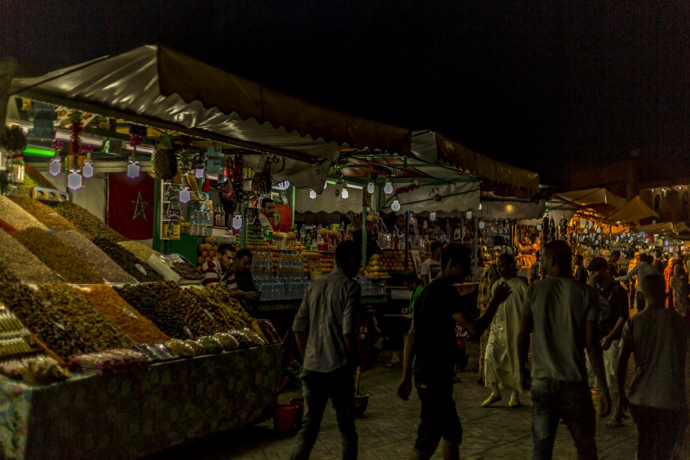 Gewürze auf dem Djemaa el Fna in Marrakesch in der Nacht