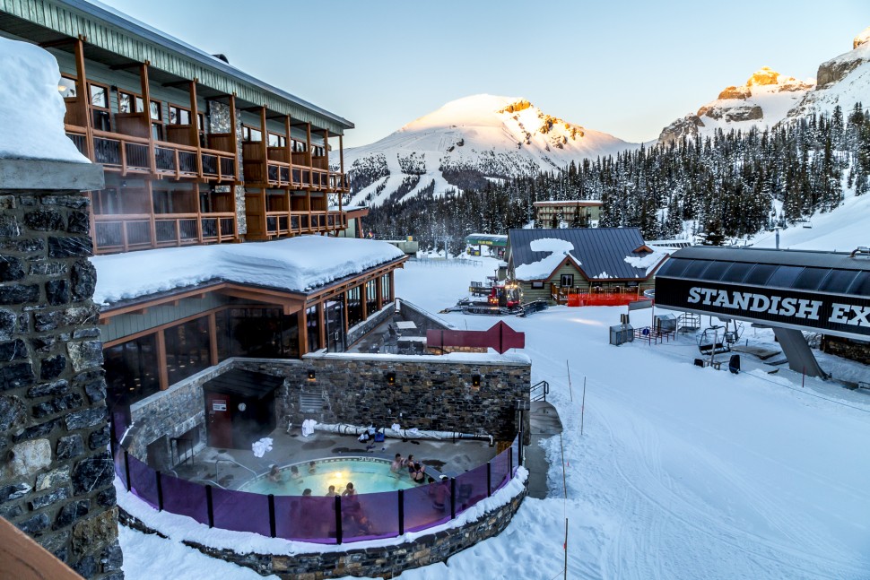 Hot-Tub-Sunshine-Mountain-Lodge