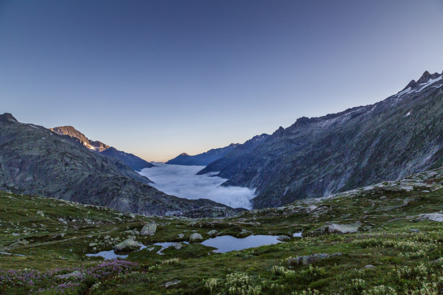 The morning hour has gold in its mouth: Grimsel Pass and Aletsch Panoramaweg