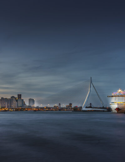 Skyline Rotterdam mit Aida Prima