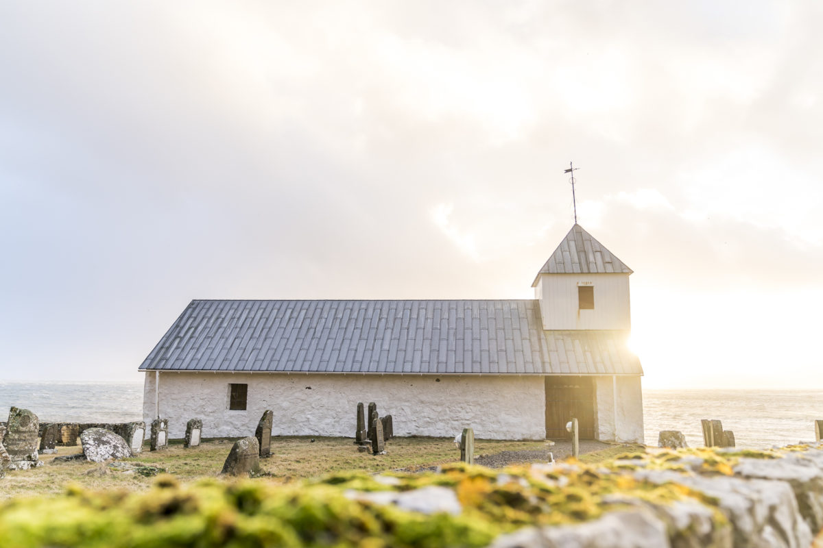 Kirkjubor Kirche