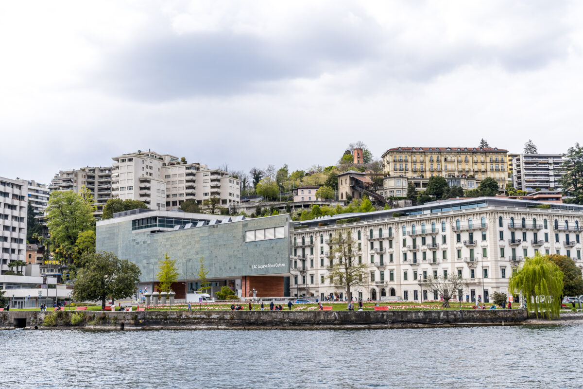 Uferpromenade Schifffahrt