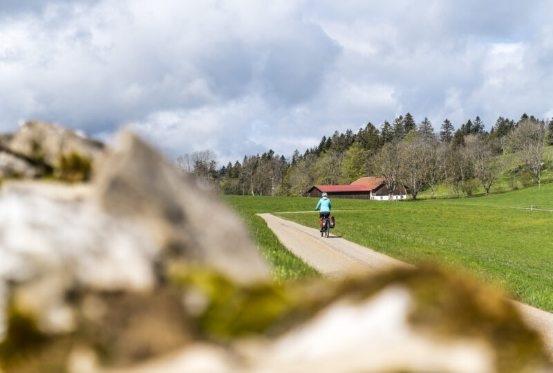 Velowege bei Trockensteinmauern