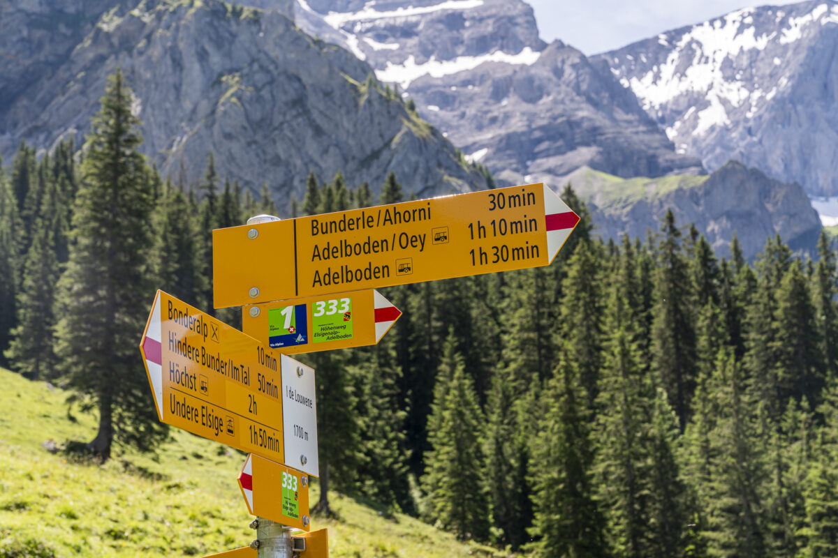 Signpost Bonderalp to Adelboden