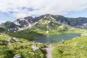 Bonistock Circular Tour: Spectacular Round Hike on Melchsee-Frutt
