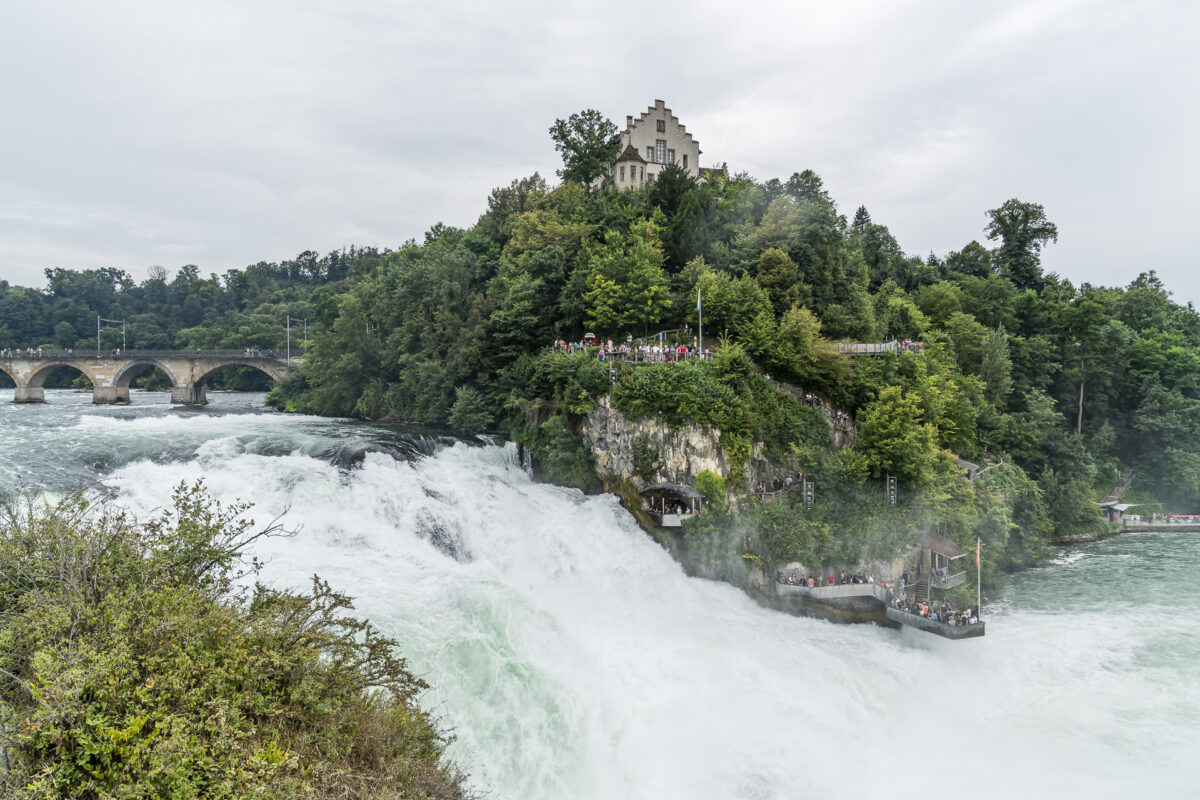 Aussicht vom Felsen im Rheinfall