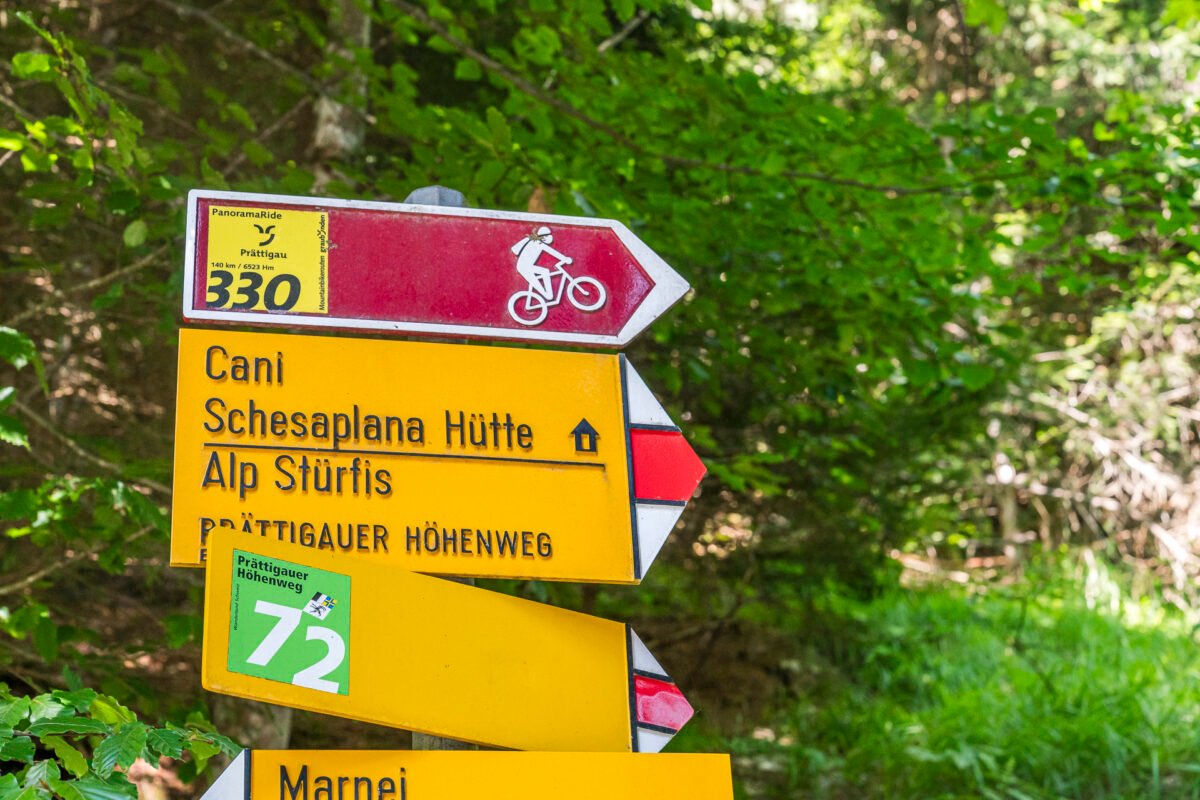 Trail sign Prättigauer Höhenweg