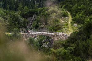 Easy hike in the Grimsel area: on the ViaSbrinz from Grimsel Hospiz to Handegg