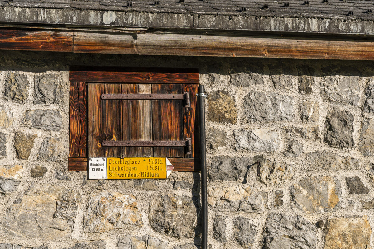 Trail marker at Bächi