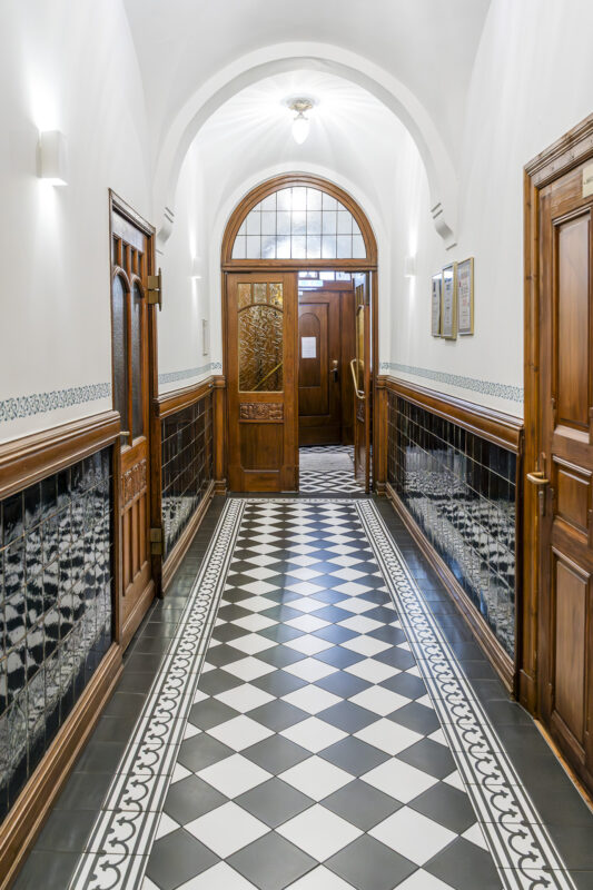 Eingang zum Weinhaus Uhle