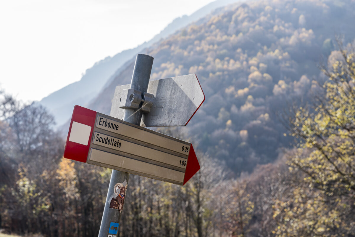 Hiking signpost in Italy