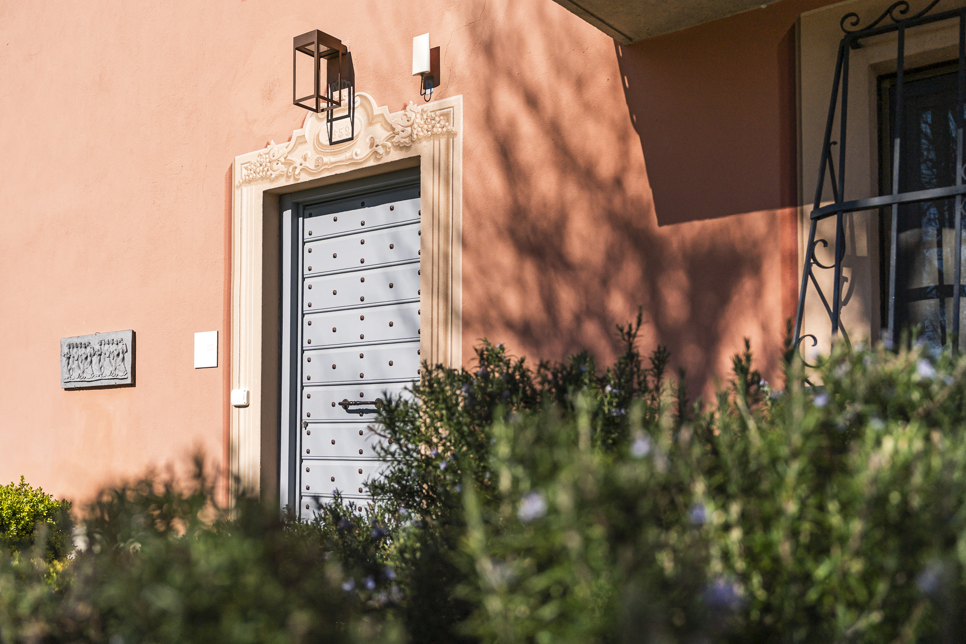 Giarvino door detail