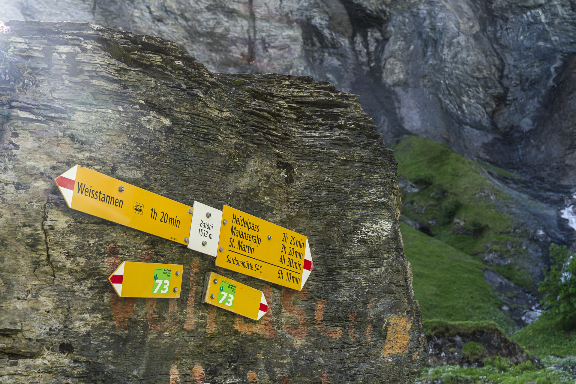 Signpost Waterfall Arena Batöni