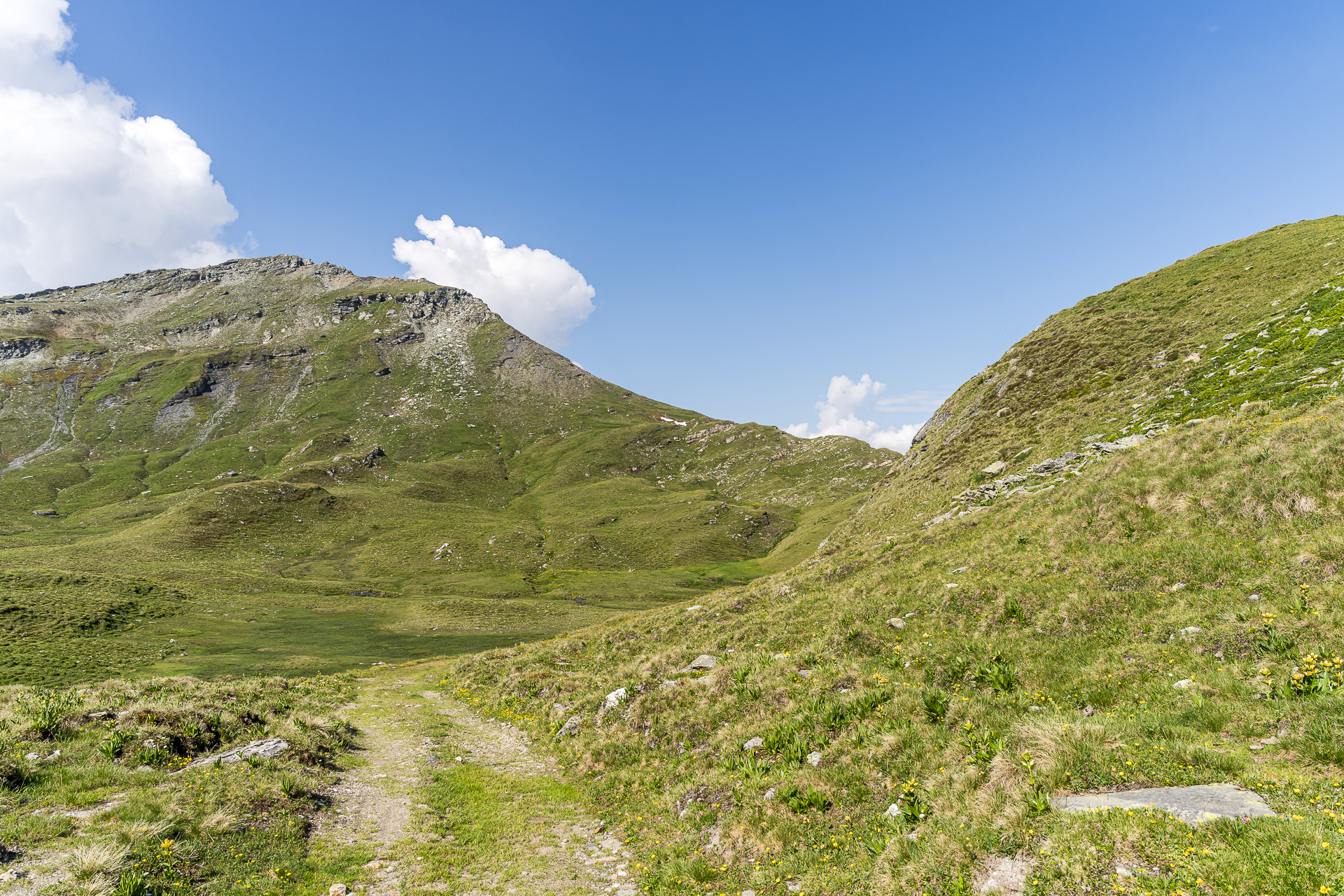 Tomül Pass summit