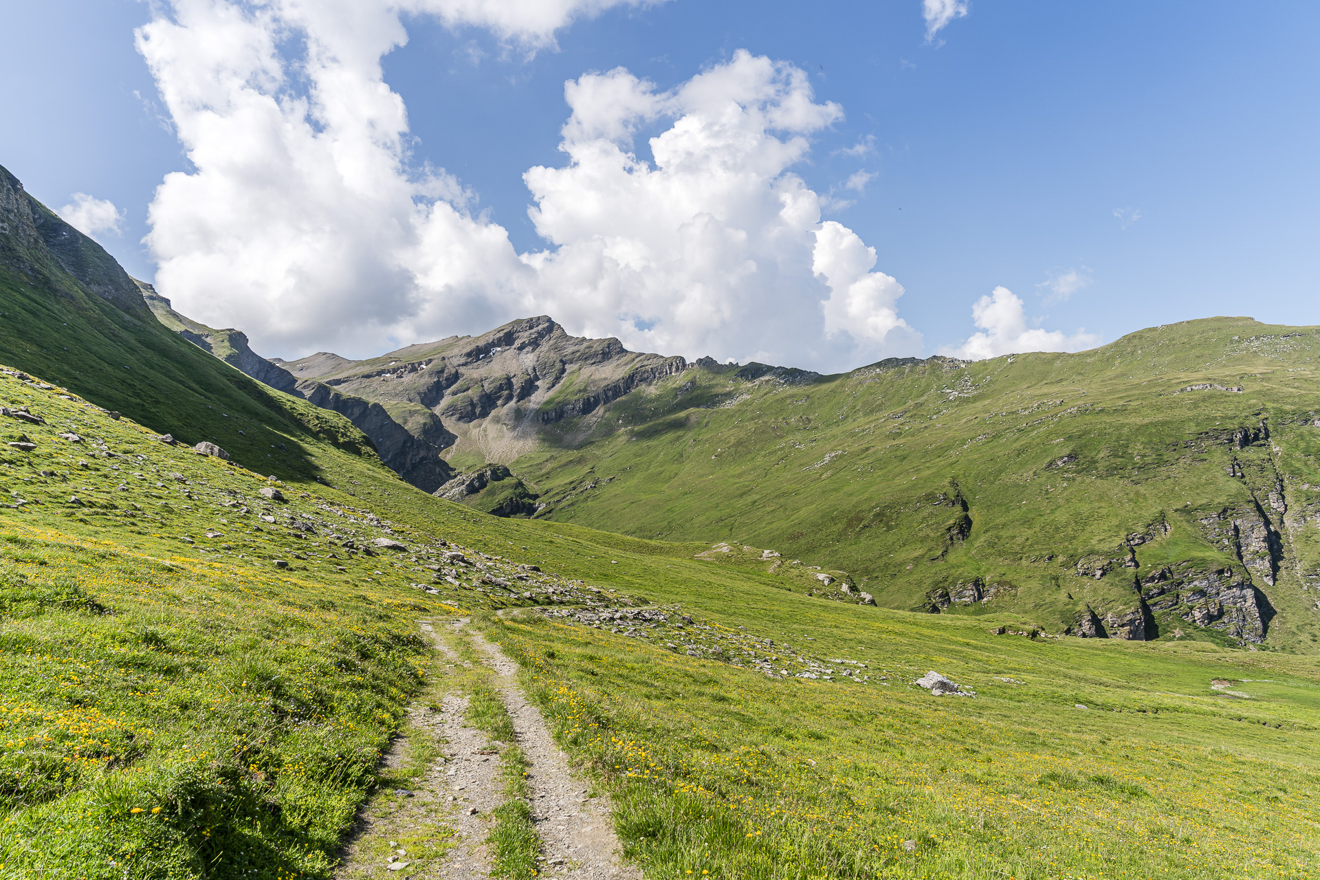 Trail Tomül Pass–Vals