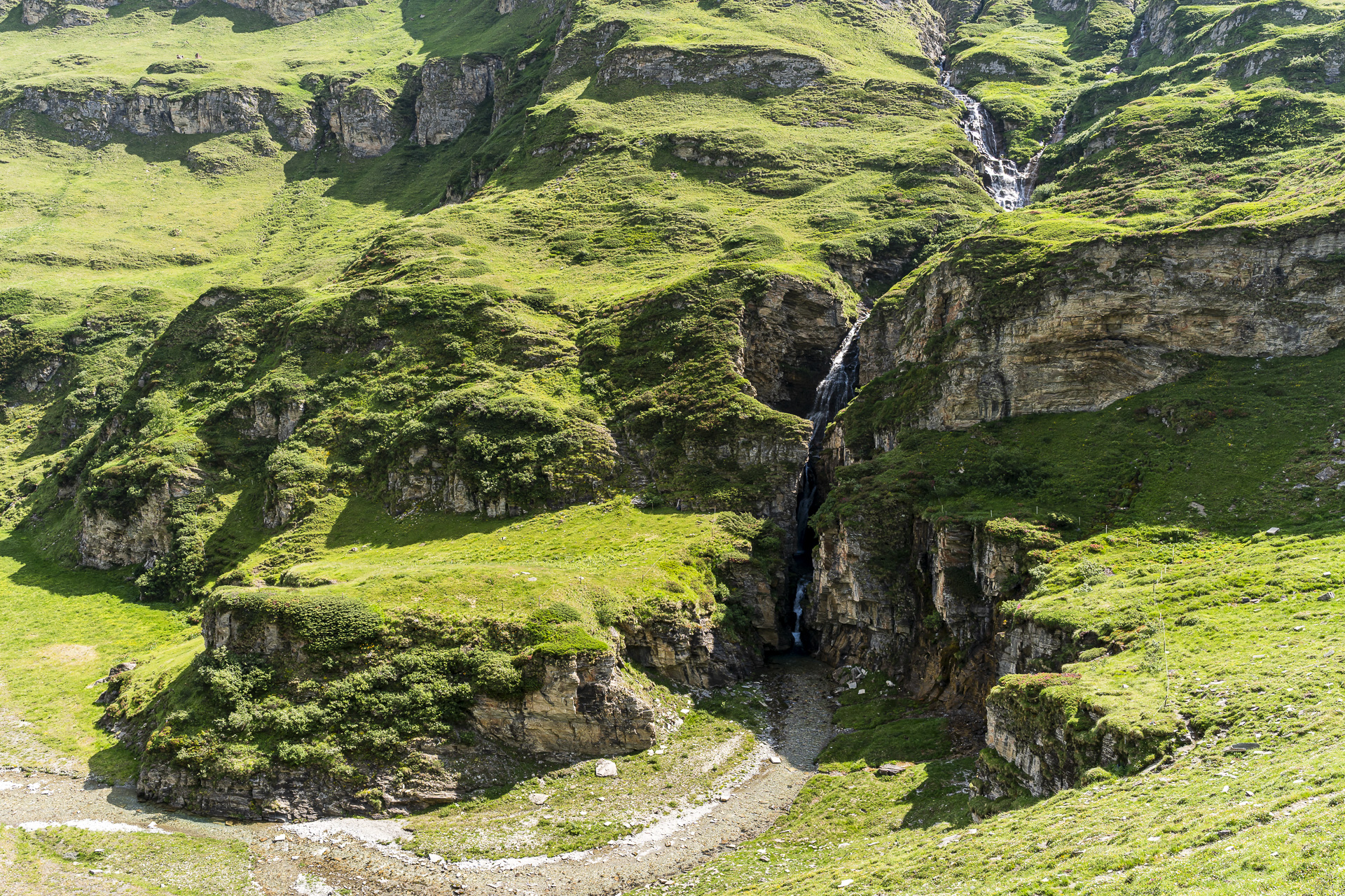 Alp Tomül waterfall