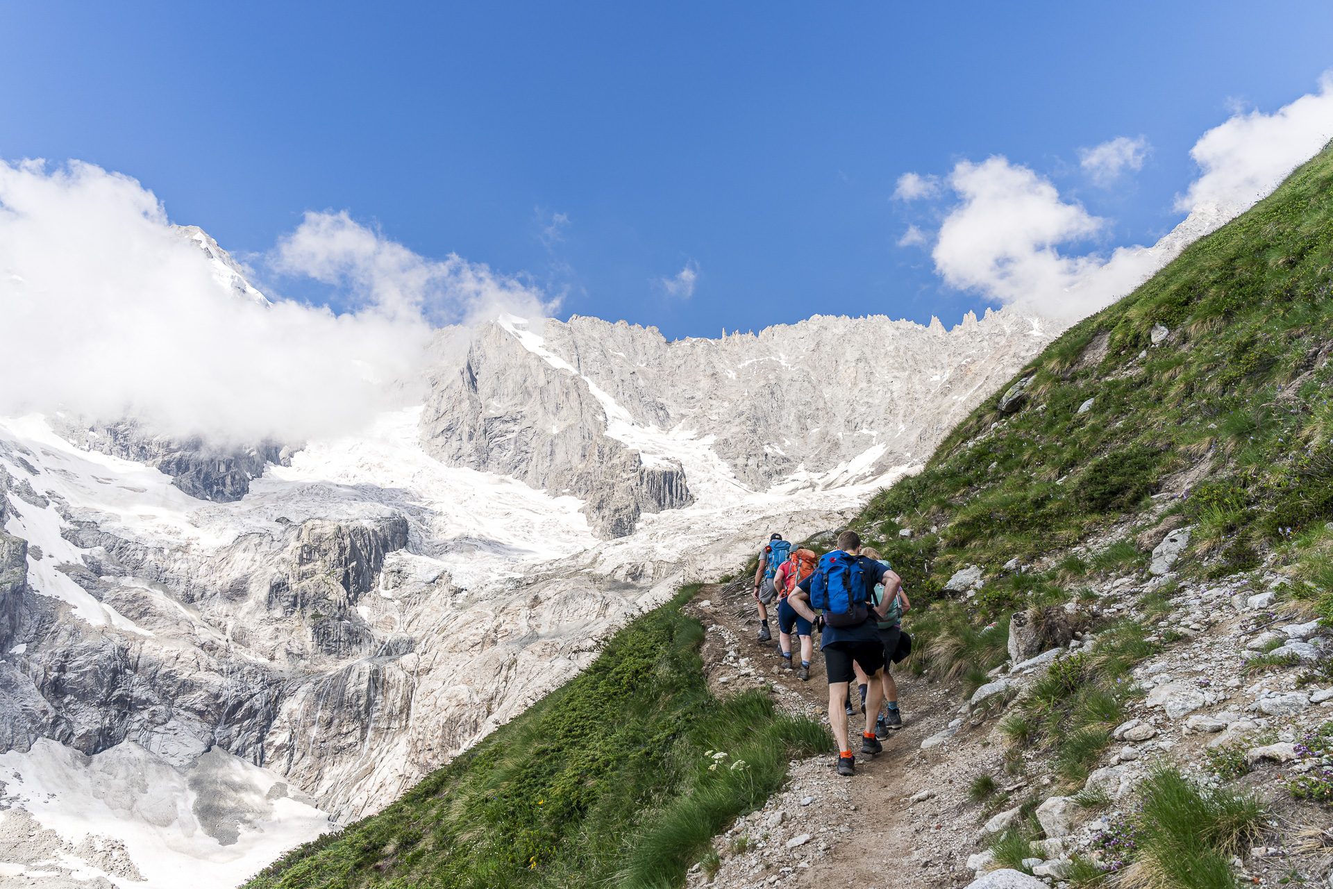 Ascent to the l'A Neuve SAC hut