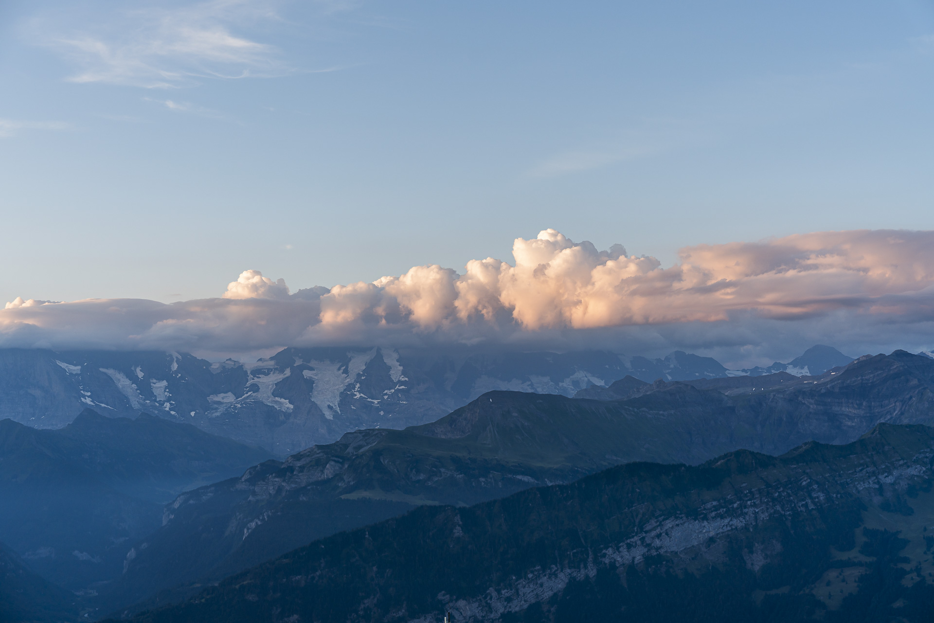 Morning atmosphere on the Niederhorn