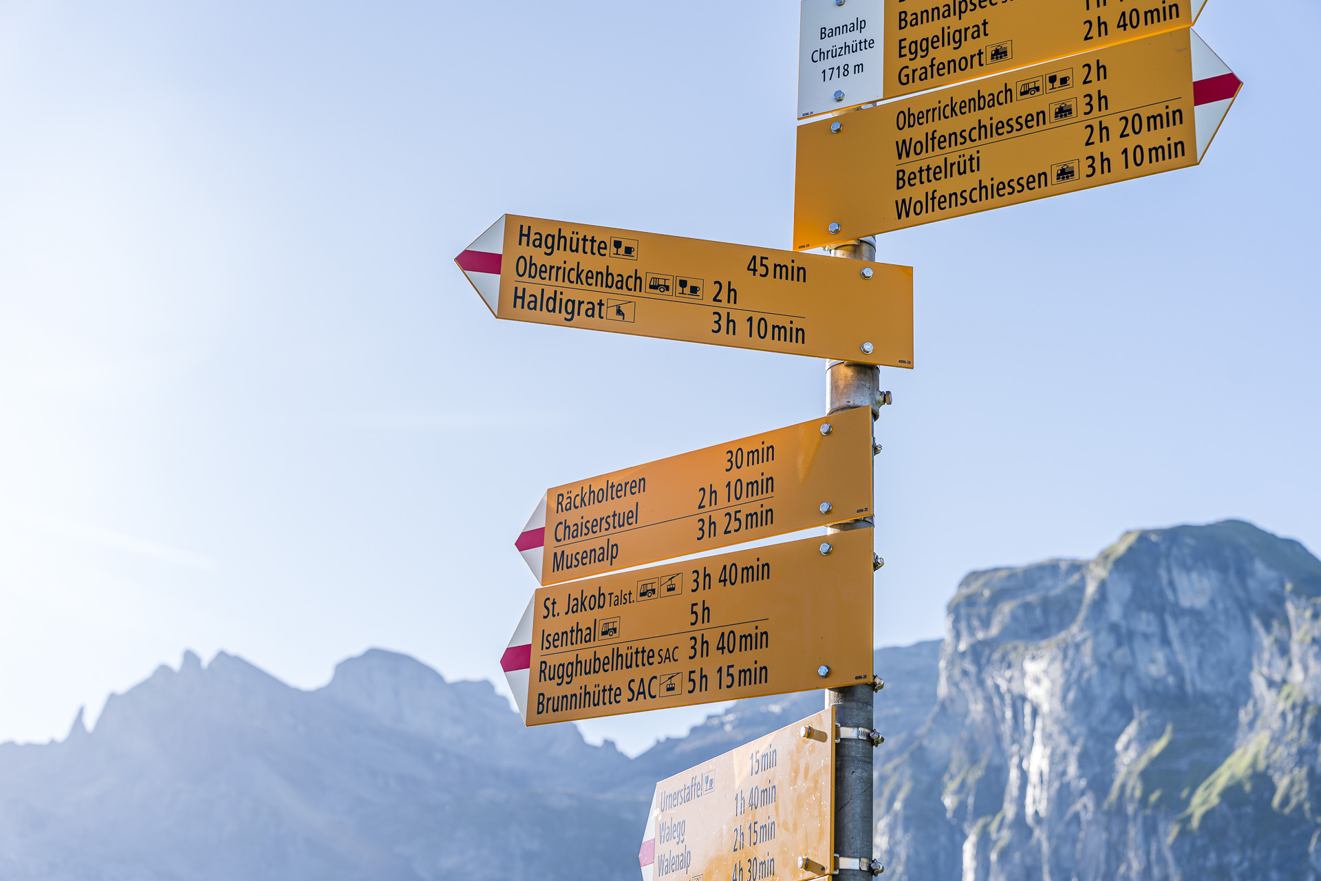 Chrüzhütte Bannalp signpost